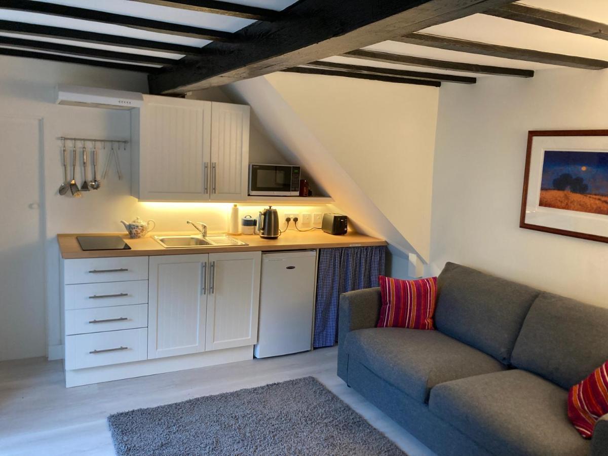 Bryntirion Farmhouse Apartment With Hot Tub Llanfair Caereinion Exterior foto