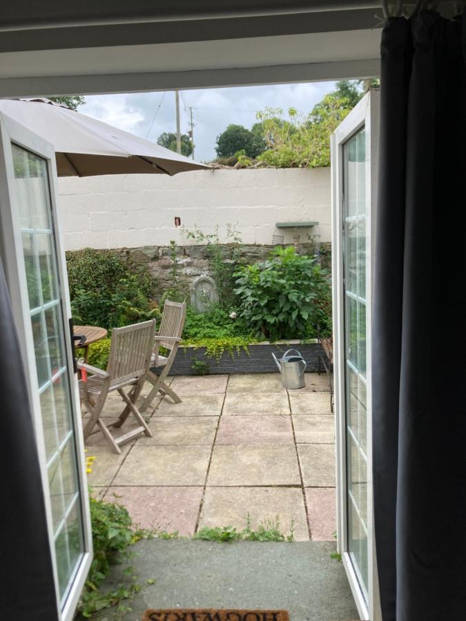 Bryntirion Farmhouse Apartment With Hot Tub Llanfair Caereinion Exterior foto